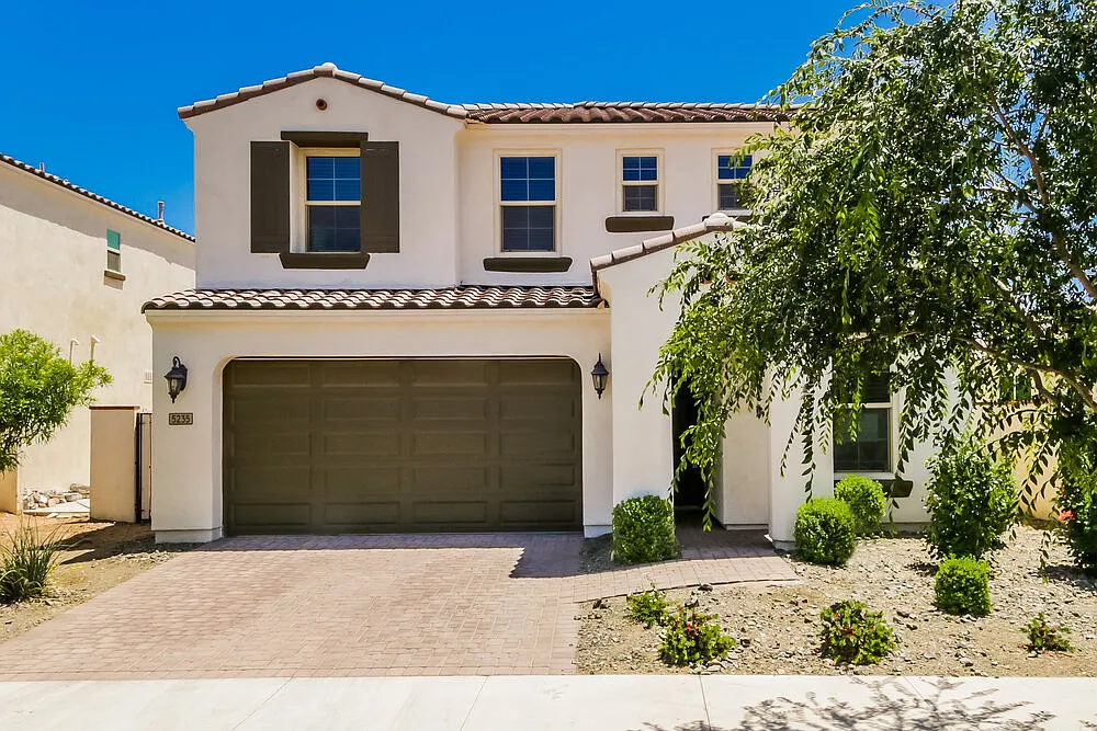 3 bed, 2.5 bath, 2468 sqft, $2,955 — Photo 1
