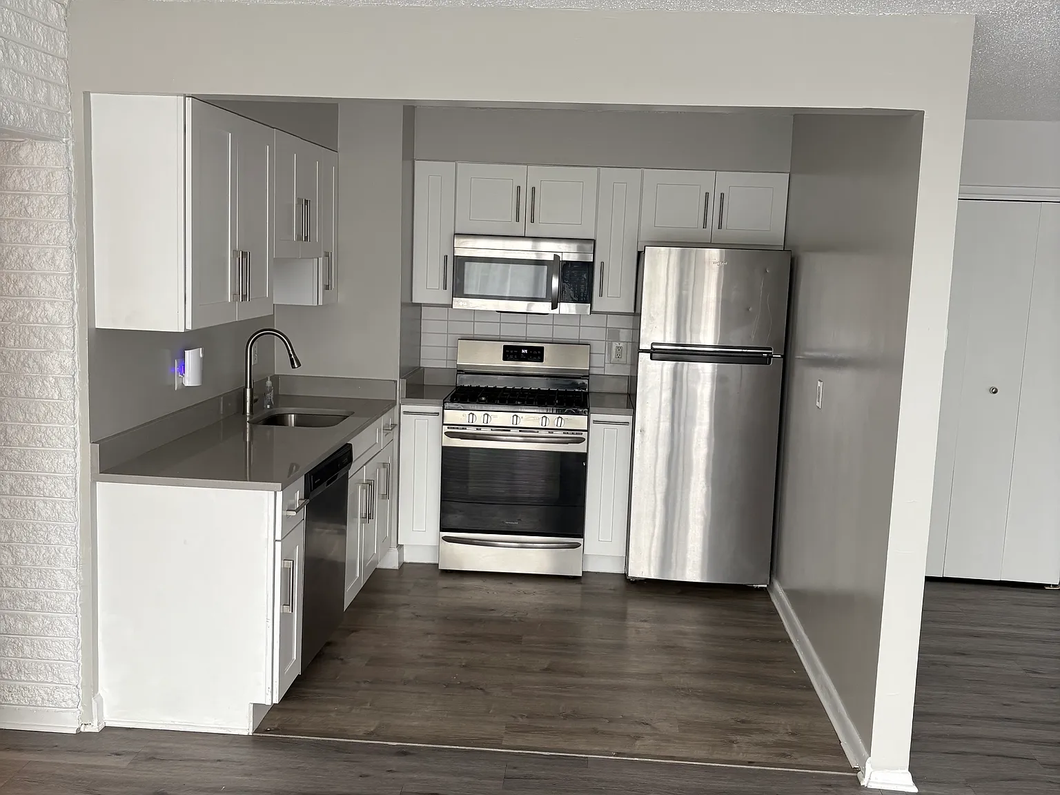3 bed, $2,300 — Photo 2