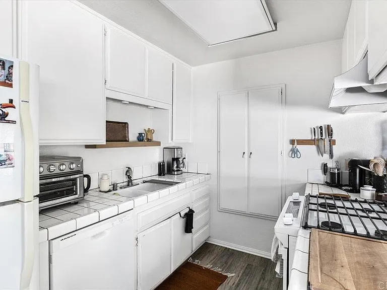 668 Westlake St — Photo 9