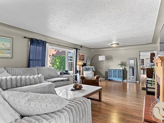 3rd image of 1019 Poly Dr