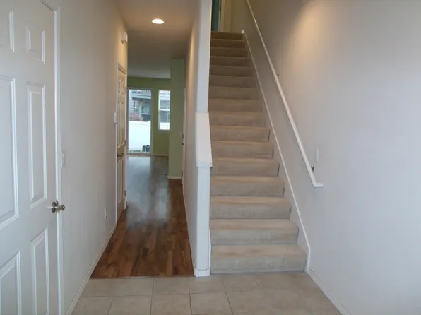 9251 SW Tanoak Ln #1, Tualatin, OR 97062