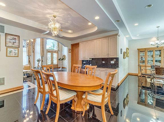 5th image of 1575 Far Hills Dr