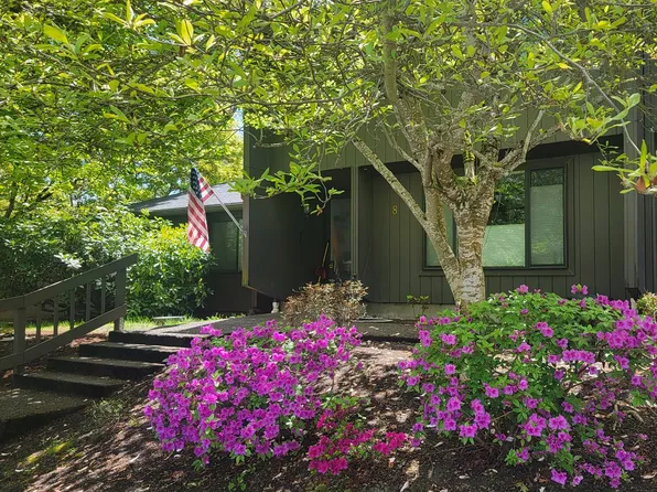 8 Westbrook Way, Eugene, OR 97405