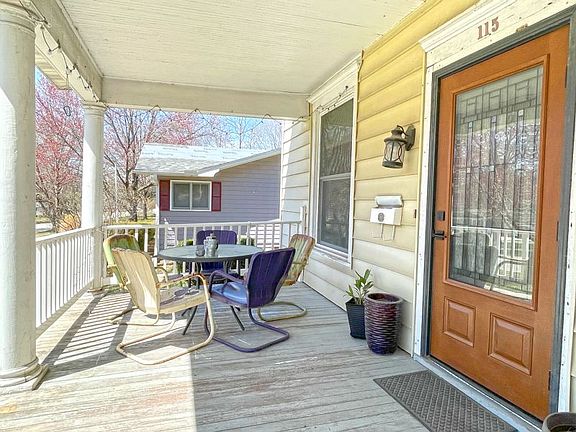 3rd image of 115 E Clarinda Ave