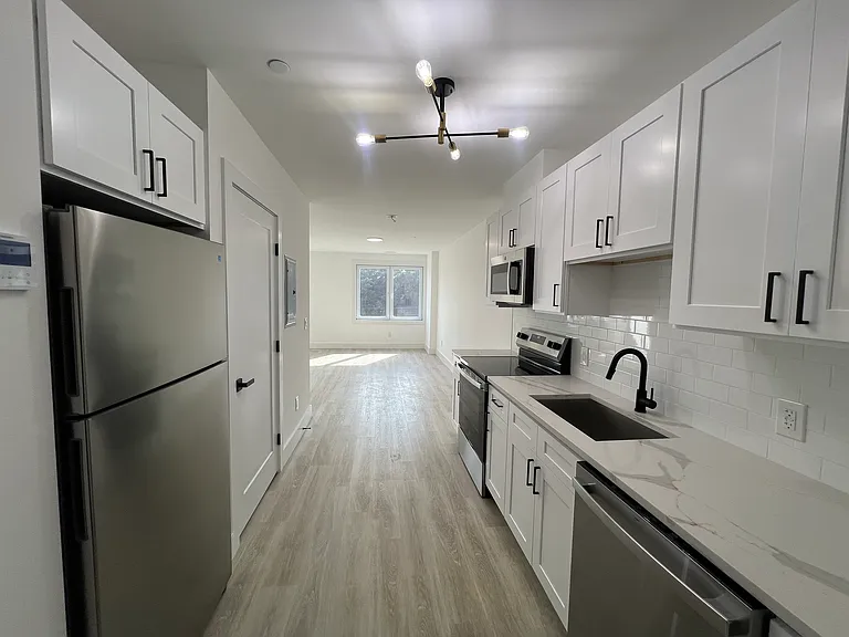 211 Ferry Blvd — Photo 29