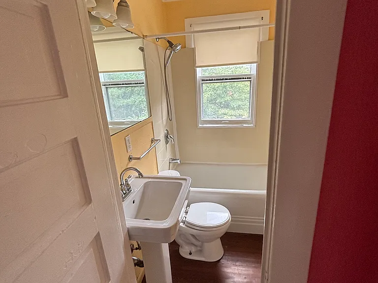 422 King George Ave SW #3 — Photo 17