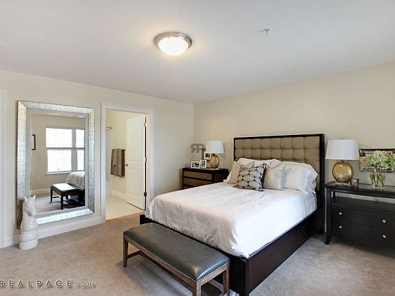 4th image of 1 Peerless Ln APT 204