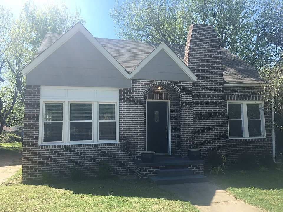 1st image of 828 S Knoxville Ave