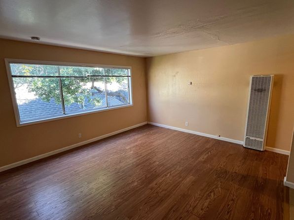 411 Stannage Ave APT 6