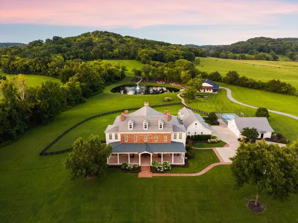 4810 Scenic Oaks Ln, Thompsons Station, TN 37179