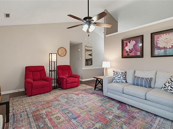 5th image of 6051 Summer Trace Ln