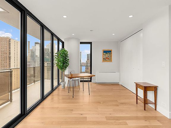2nd image of 161 W 61st St APT 19B