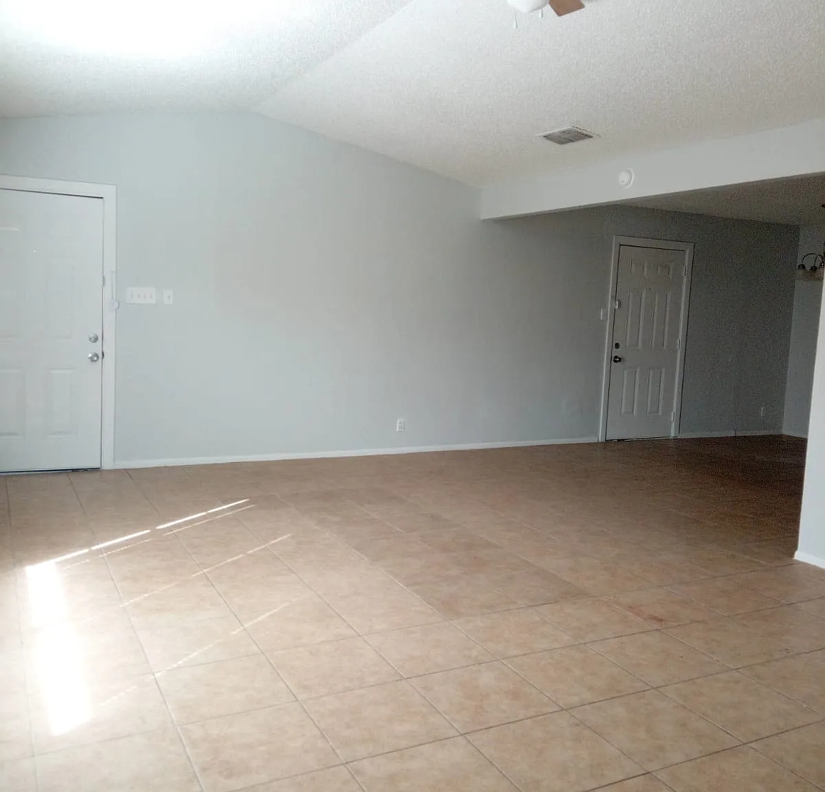 2 bed, 1056 sqft, $1,100 — Photo 2