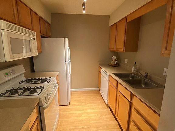 3rd image of 4919 Farnam St #19-3E