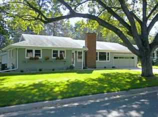 2116 Fox Pl, Mendota Heights, MN 55120