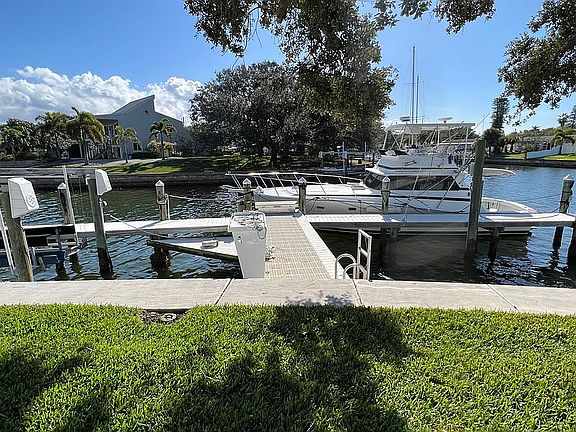 4th image of 3596 Coquina Key Dr SE