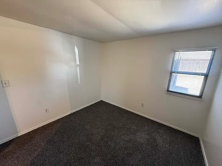 1137-1 E Adelaide Dr — Photo 16