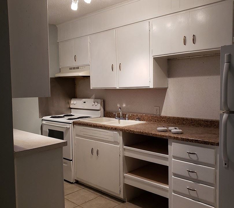 1st image of 519 Oak St APT 13