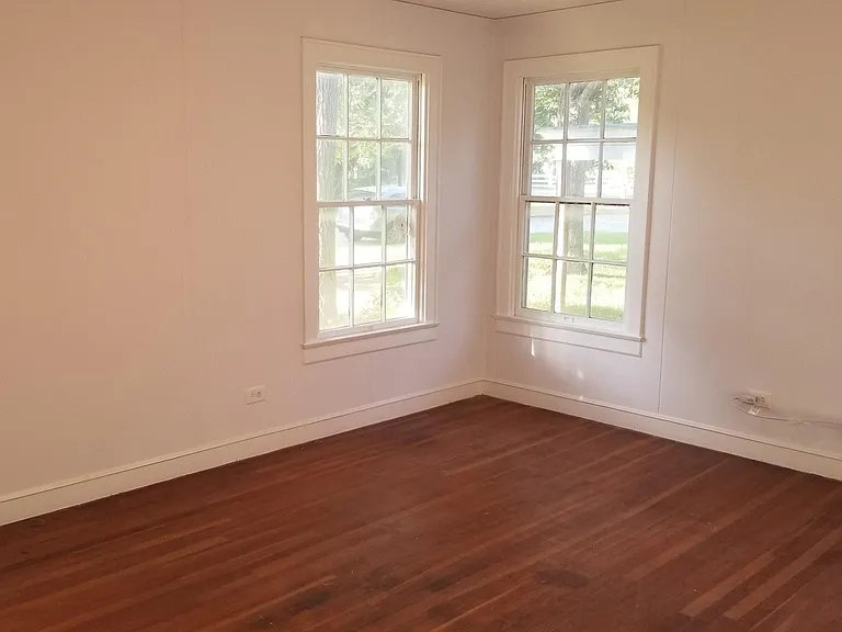 1403 Burns Blvd — Photo 4