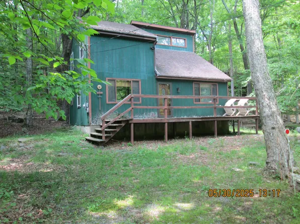 297 Saunders Dr, Bushkill, PA 18324