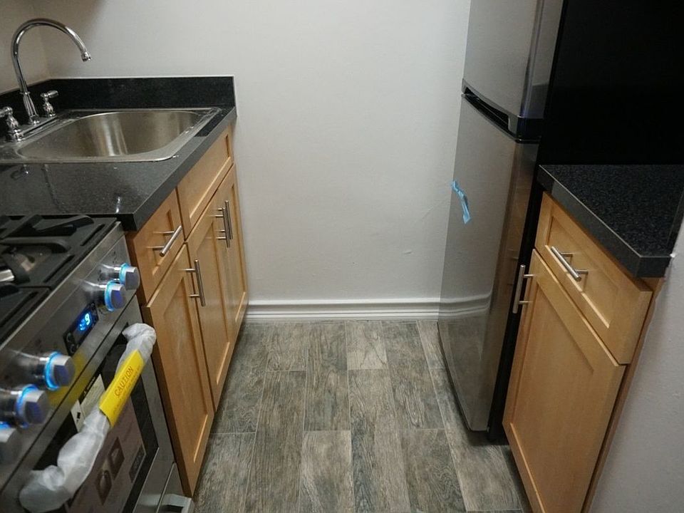 2nd image of 207 W 18th St #9