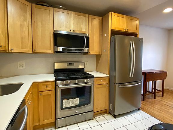 2nd image of 3011 31st Ave APT 2R