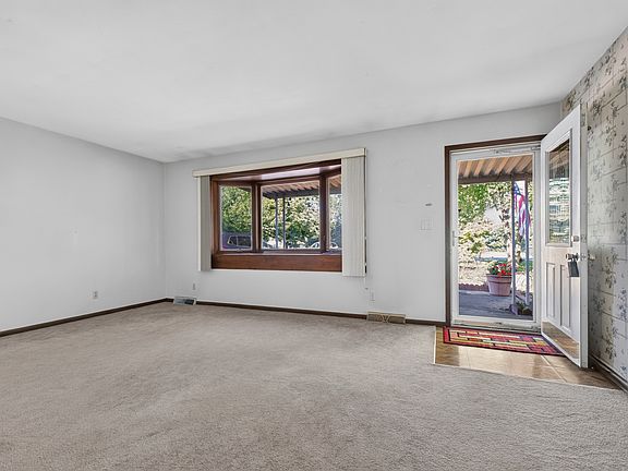 3rd image of 18055 Deshane Ave