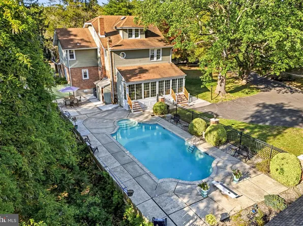 267 W White Horse Pike, Berlin, NJ 08009