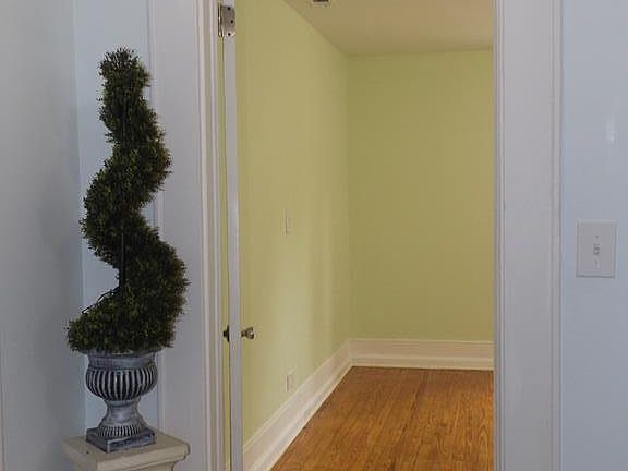 5th image of 506 E 4th St