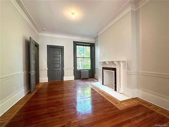 5th image of 286 Grand St APT 4