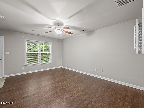 5th image of 140 Greenford Pl