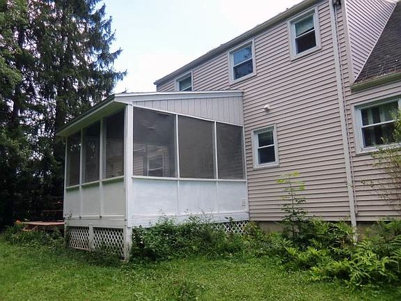 4th image of 12 Hilldale Ave