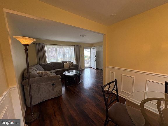 3rd image of 75 Winding Way
