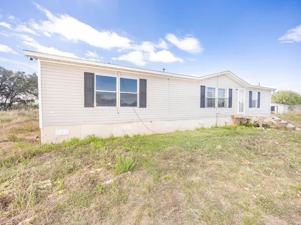 479 County Road 4647, Hondo, TX 78861
