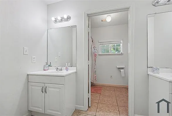 11643 Breezy Knoll Dr — Photo 12