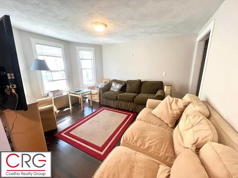 3 bed, 1200 sqft, $3,500 — Photo 3