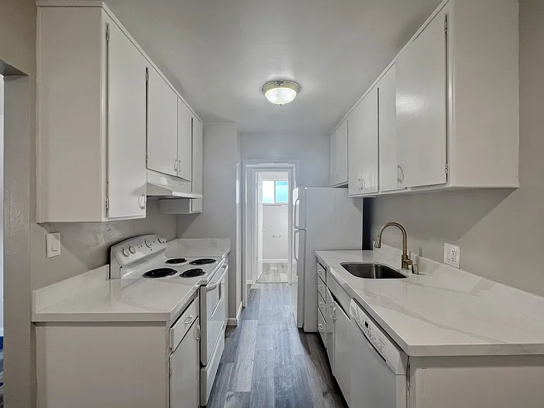 Ethan Apartments — Photo 49
