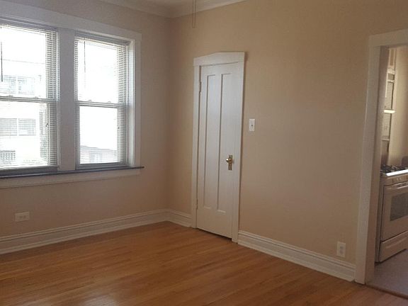 4th image of 18 N Austin Blvd APT 1B