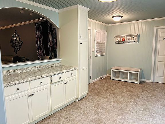 5th image of 1007 Hawkinstown Rd