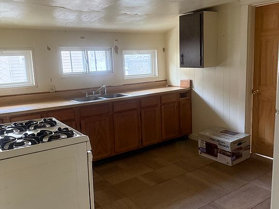 3rd image of 104 Squires Ave #2