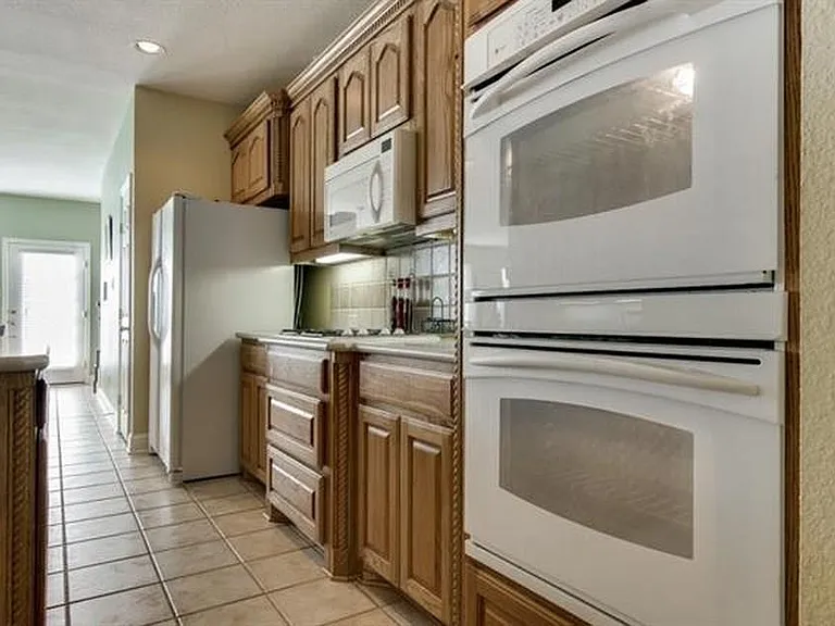 1016 Thorncliff Trl — Photo 17