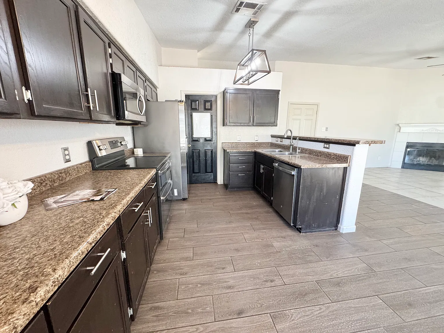 4 bed, 1728 sqft, $2,200 — Photo 4