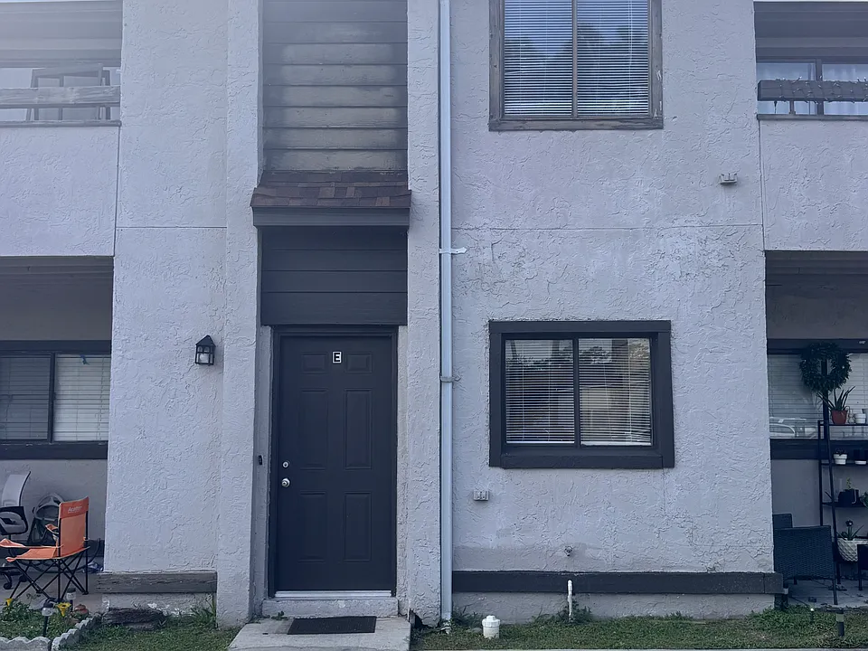 205 Eden Ln #E