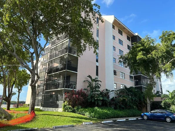 20840 San Simeon Way APT 402, Miami, FL 33179