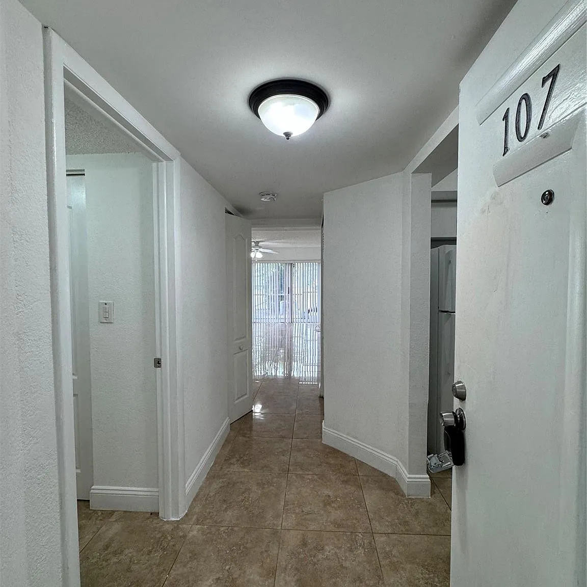 2 bed, 2.0 bath, 944 sqft, $1,750 — Photo 3