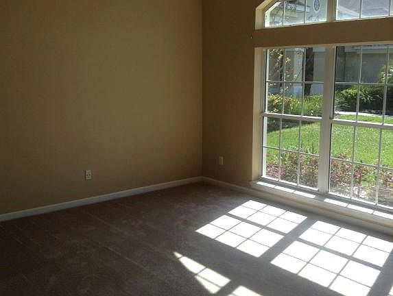 5th image of 637 Catherine Foster Ln