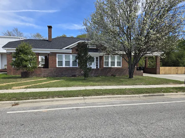 4 S Clark St, Claxton, GA 30417