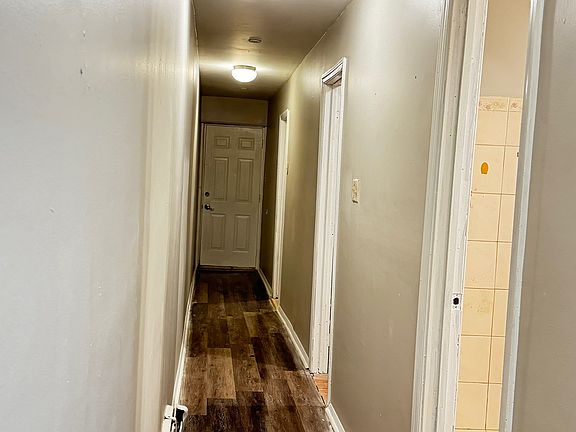 5th image of 1007 W 6th St APT A