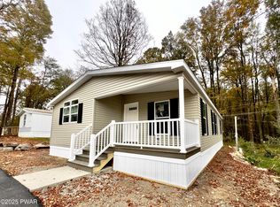 125 Middle Rd, Greentown, PA 18426