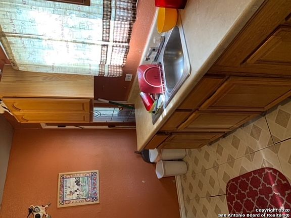 4th image of 2424 Cincinnati Ave